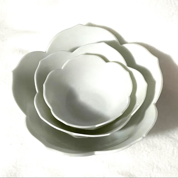 Other - Vintage Set of 3 White Lotus Flower Nesting Bowls